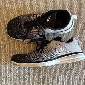 APL Techloom Pro in white, heather gray and black